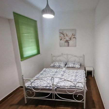 Apartman Lena Tusilovic Exterior foto