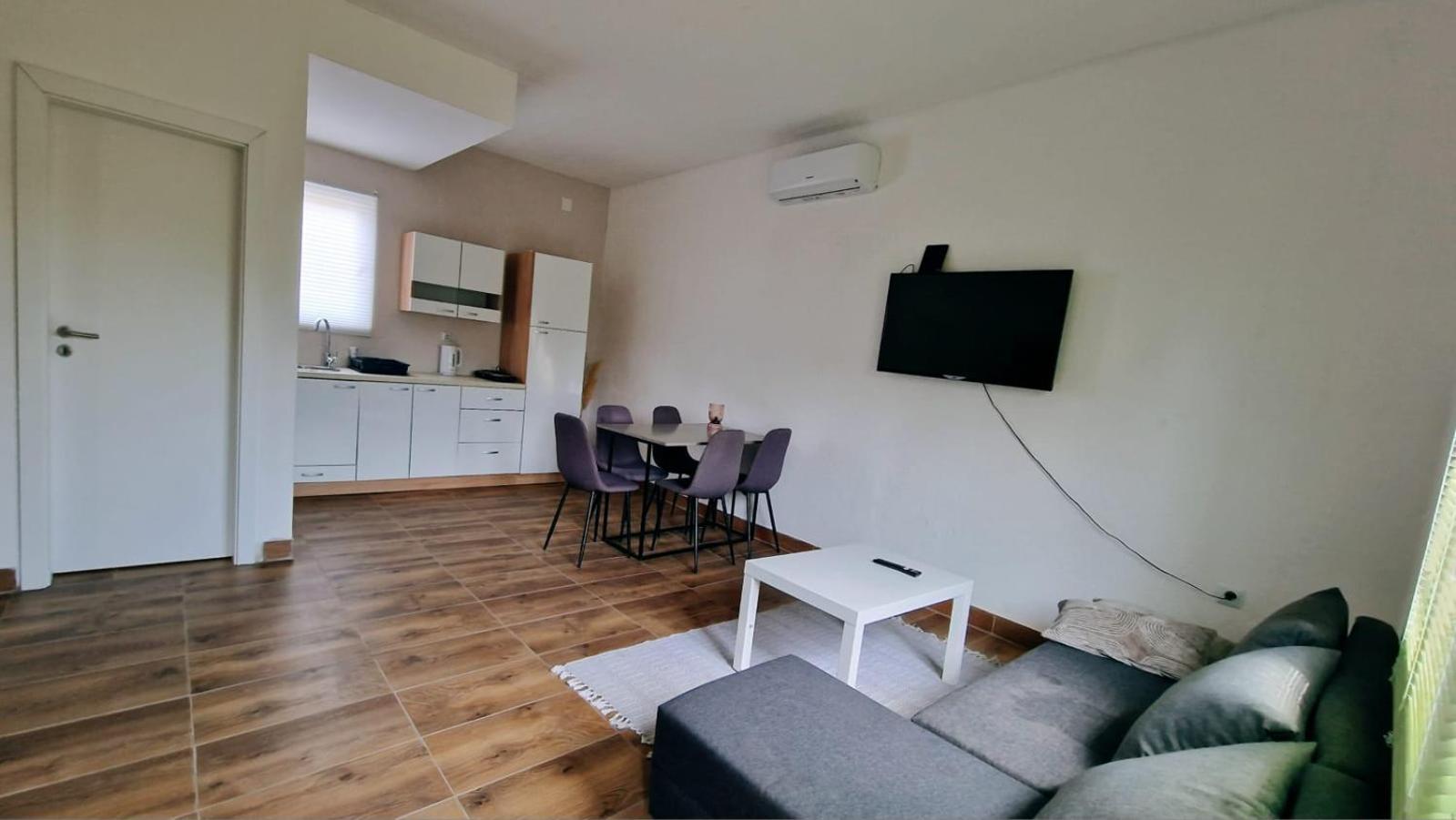 Apartman Lena Tusilovic Exterior foto