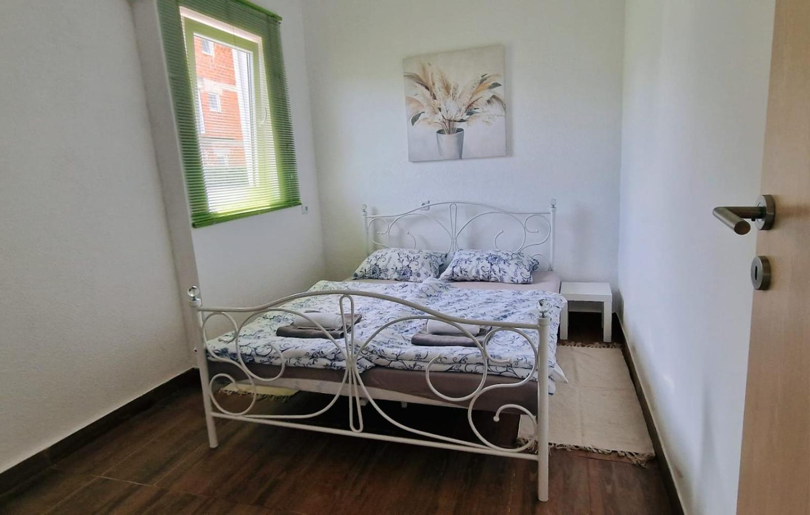 Apartman Lena Tusilovic Exterior foto