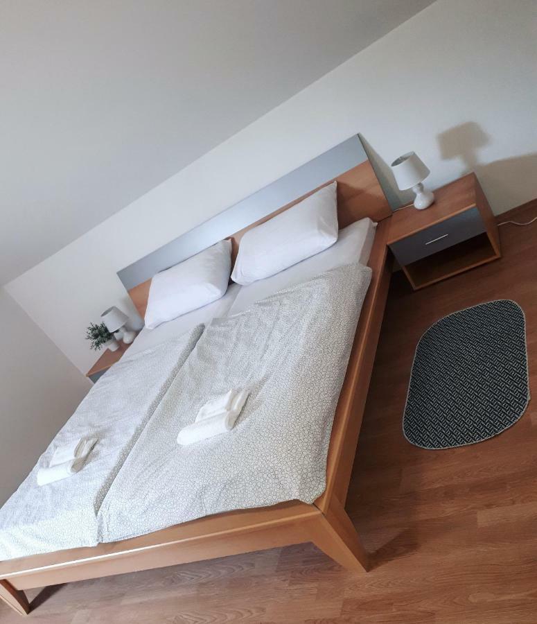Apartman Lena Tusilovic Exterior foto