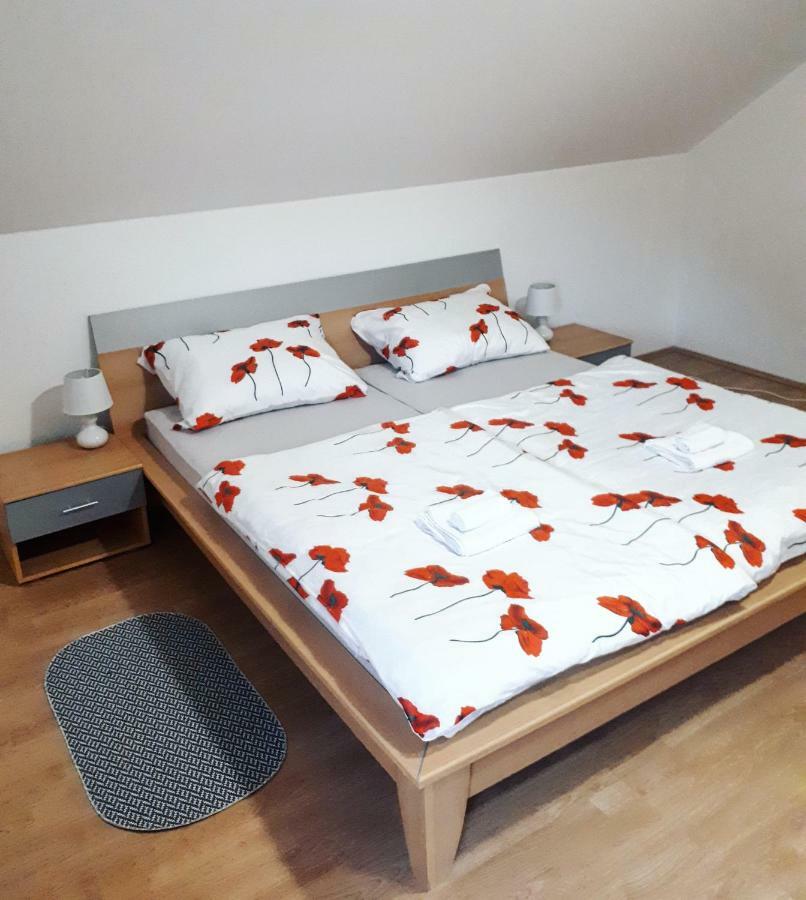 Apartman Lena Tusilovic Exterior foto