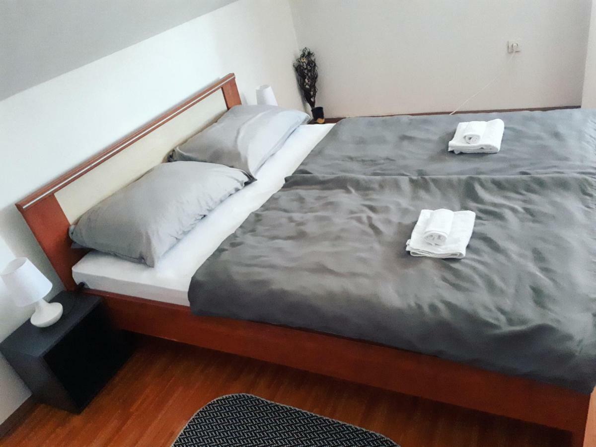 Apartman Lena Tusilovic Exterior foto